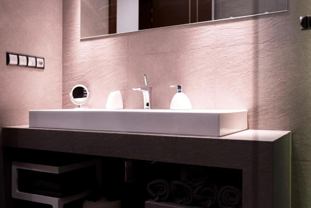 Evergreen - Old Town Spacious Stylish Apartment With Ac And One And A Half Bath, Baby & Kid- Friendly Bratislava Ngoại thất bức ảnh